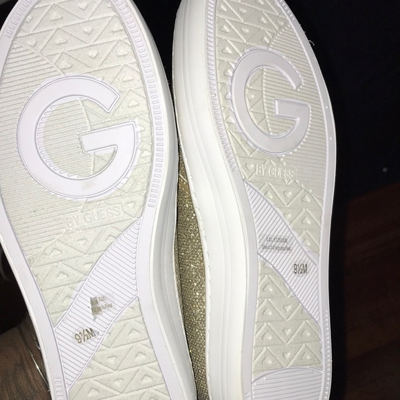 Shoes - Guess slip ons